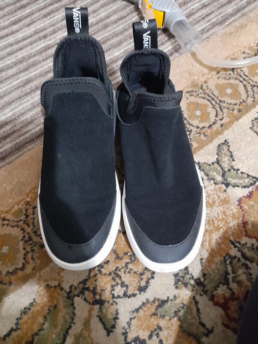 Vând adidasi vans purtați în stare perfecta, pandantive, lant argint