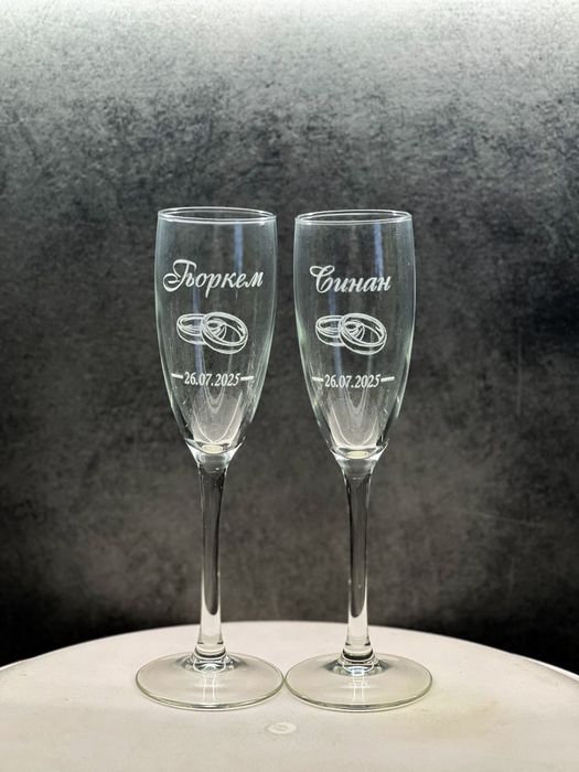 Комплект гравирани сватбени чаши по ваш избор