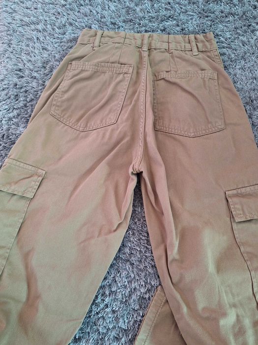 Карго панталон Stradivarius 38