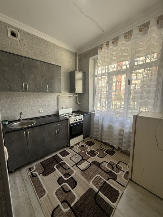 Срочна ижарага берилади шошиламиз 1- хона 1- етаж Янги бозор