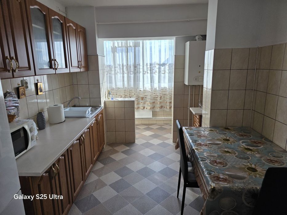 Apartament cu 3 camere de inchiriat
