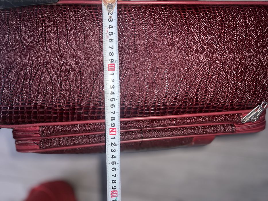 Чемодан 4 колесный бордовый