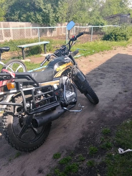 Suzuki GSX 150 .