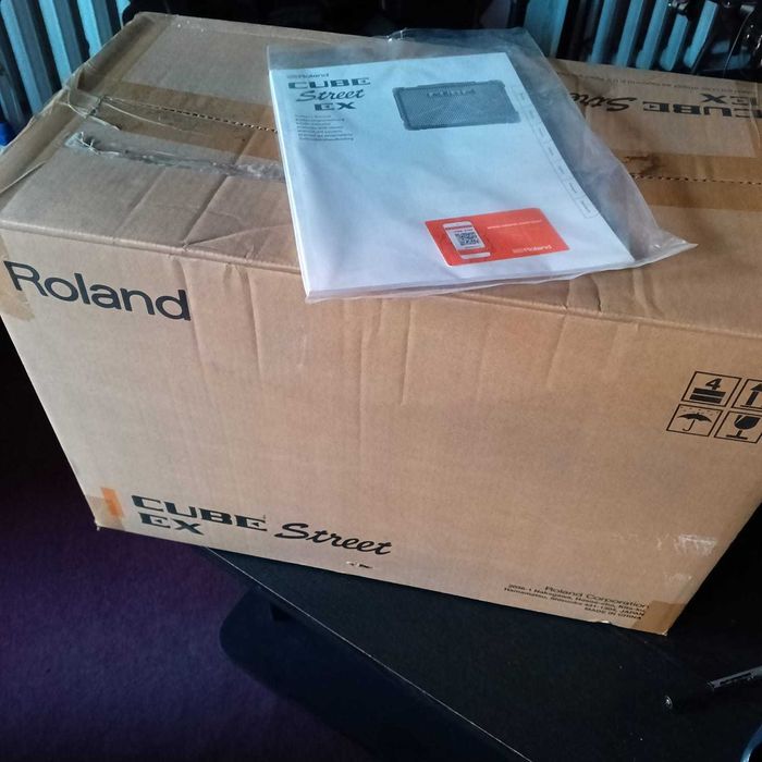 Roland Cube Street EX комбоусилитель