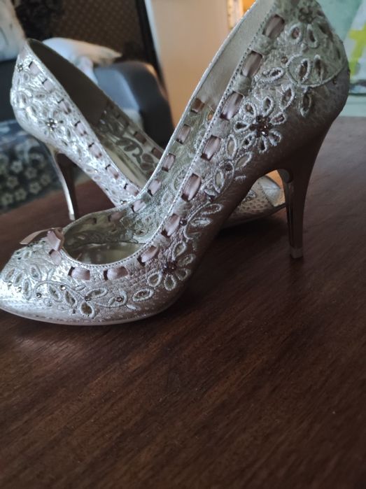 Продам новые туфли