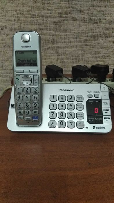 Продам радиотелефон PANASONIС четыре трубки на один телефонный номер.