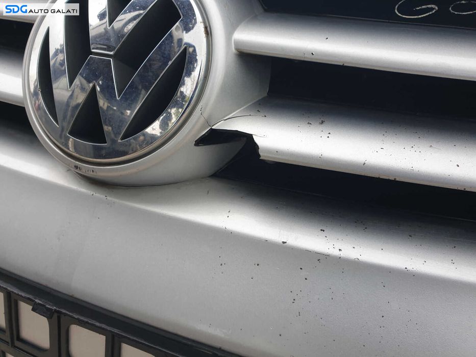 Grila cu Sigla Emblema cu Defect Volkswagen Golf 5 Plus 2004 - 2008 Culoare LA7W [K5061]
