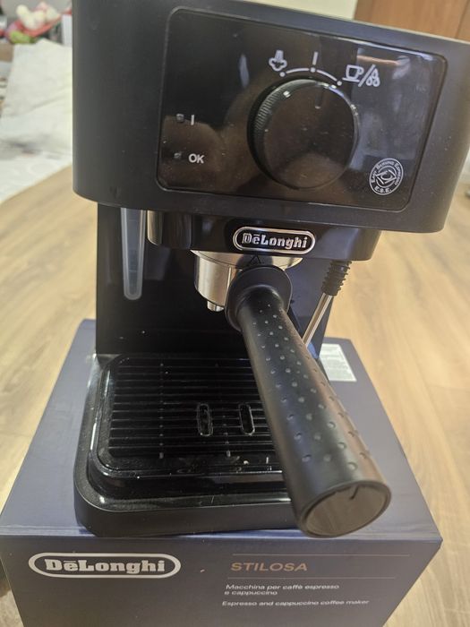 Чисто нова кафе машина Delonghi