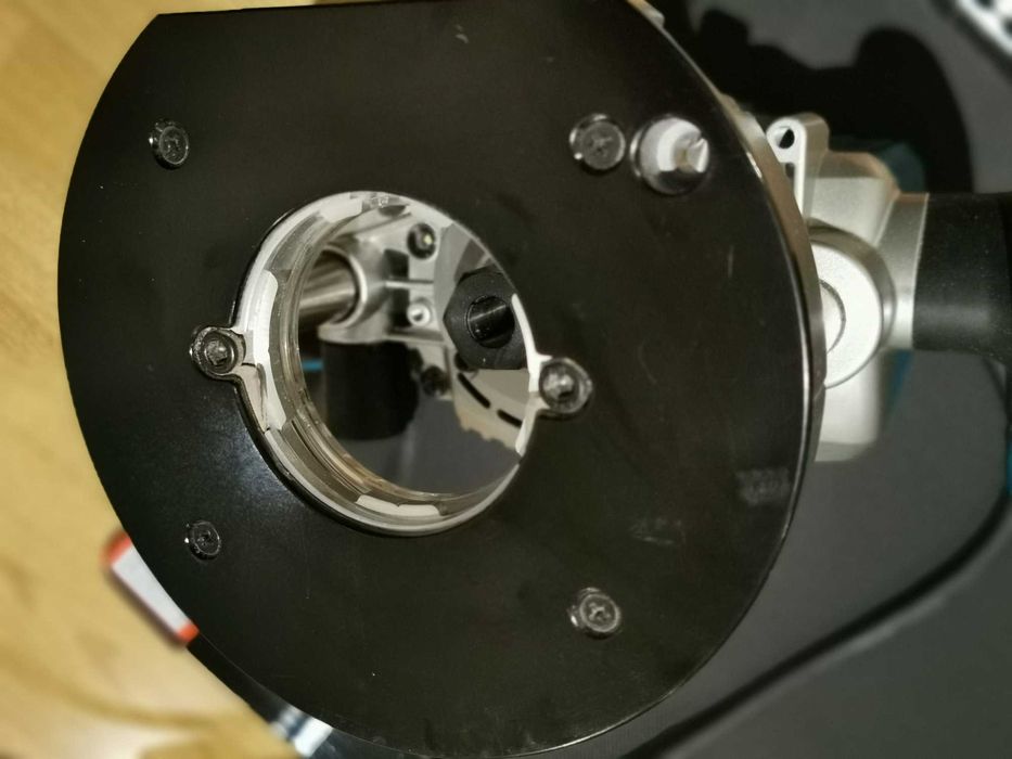 Оберфреза Макита oberfreza Makita RP2301FC  с куфар и 7 ножа фрезера