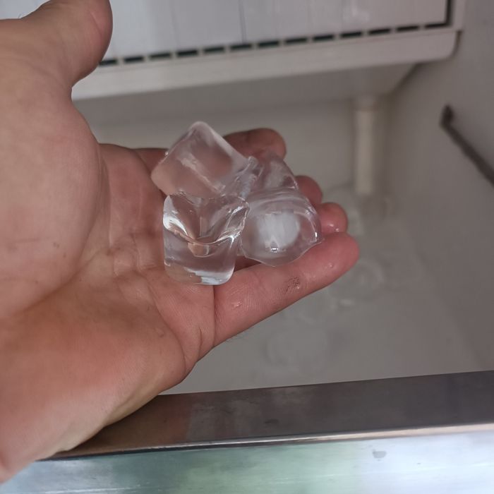 Ледогенератор 37 кг/24 ч  с водно охлаждане