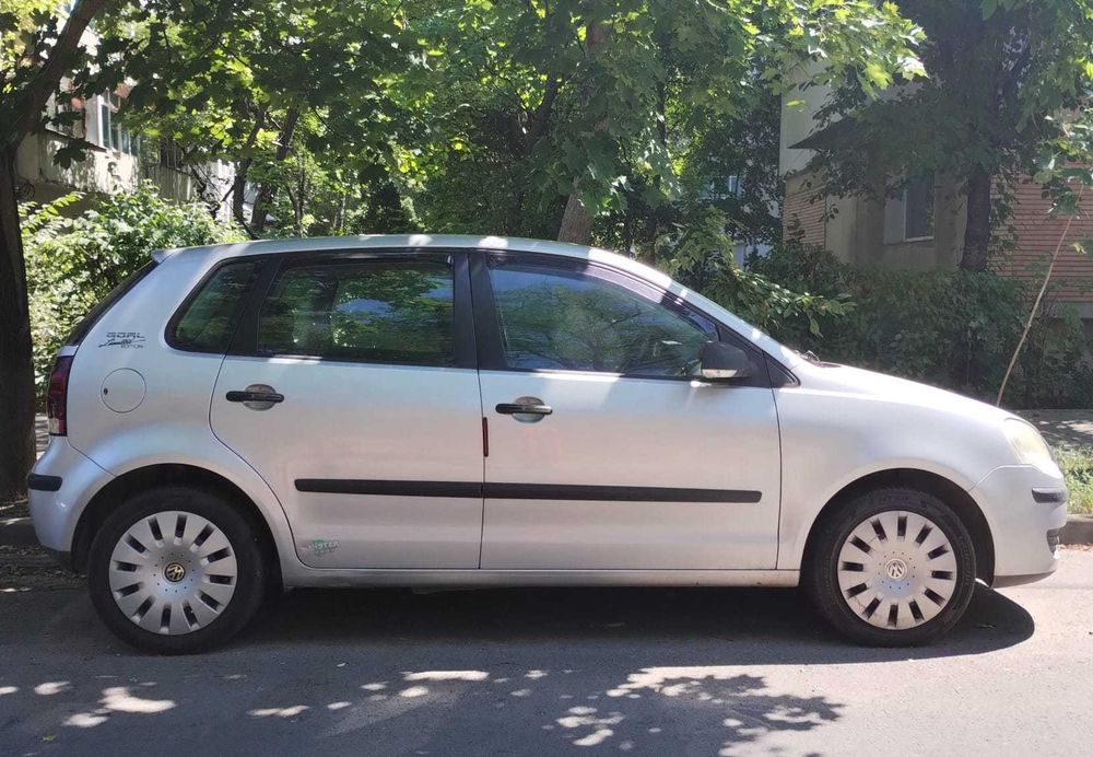 VOLKSWAGEN Polo