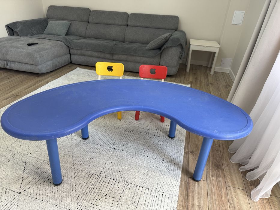Детский стол со стулями