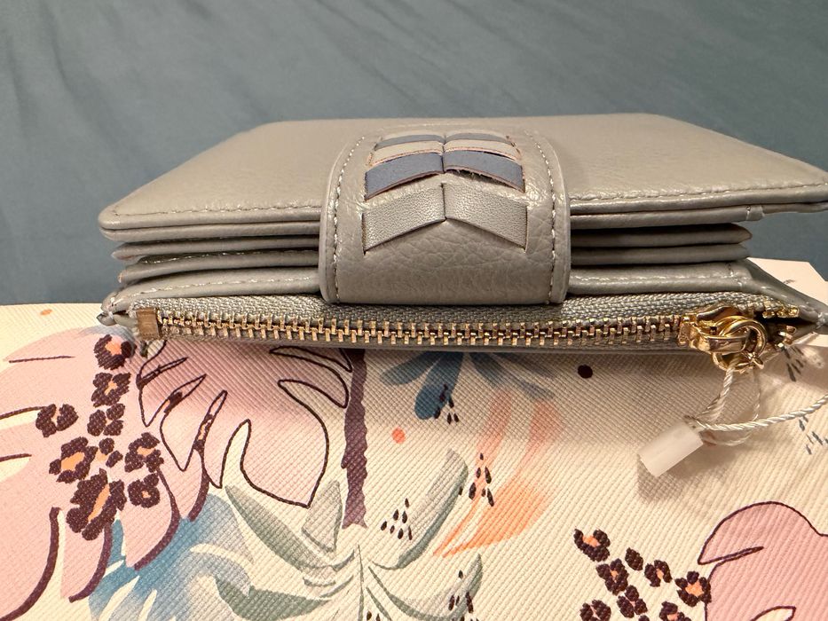 Дамски портфейли