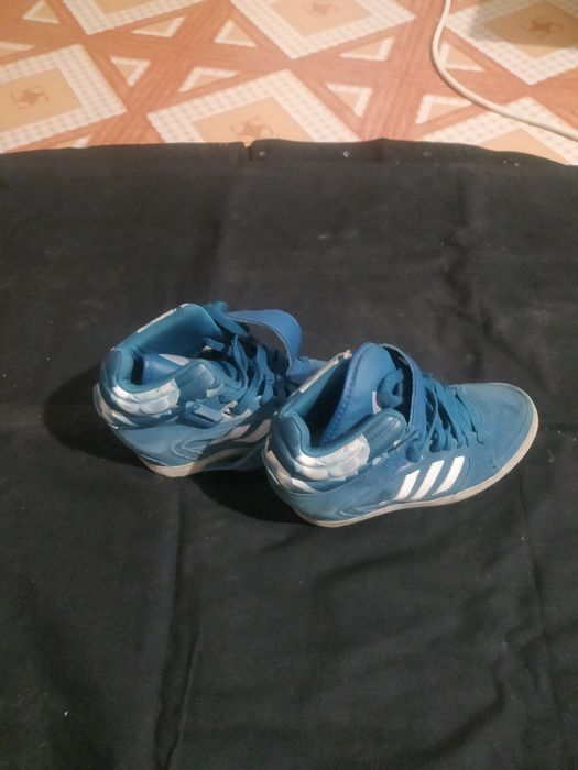 Продам женскую  обувь