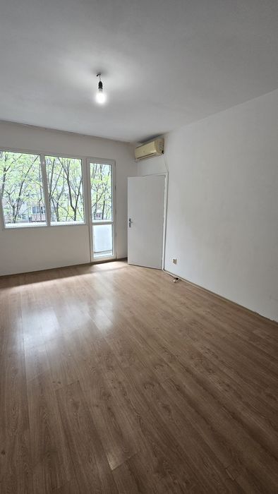 Дава се под наем Тристаен апартамент в Варна, Базар Левски - 70 кв.м за 390 € - Снимка #1