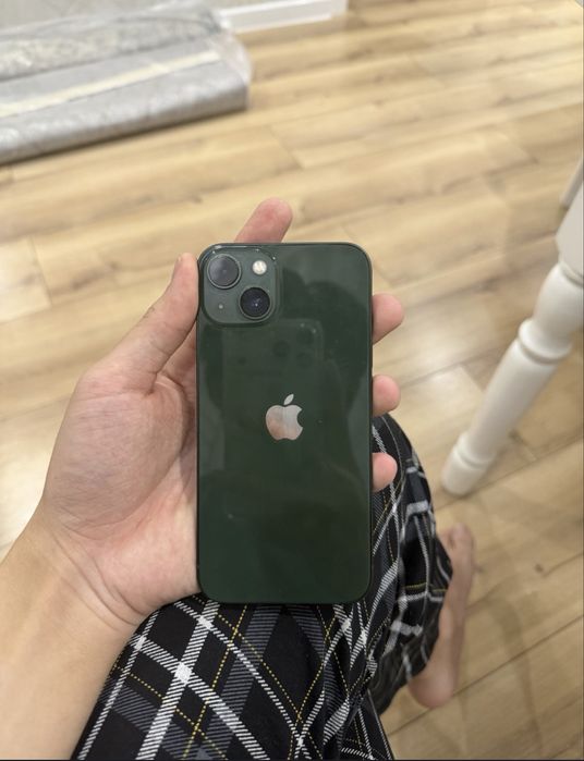 Продам IPhone 13