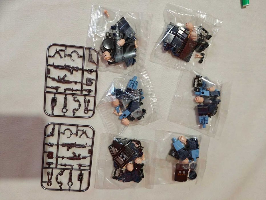 Set 12 figurine tip Lego City Police cu accesorii