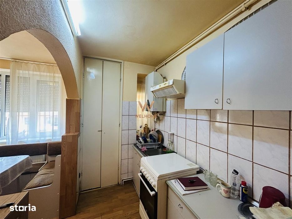 Apartament 3 camere,  zona Cedonia, cu balcon, la cheie