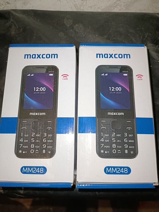 Vind două telefoane mobile noi