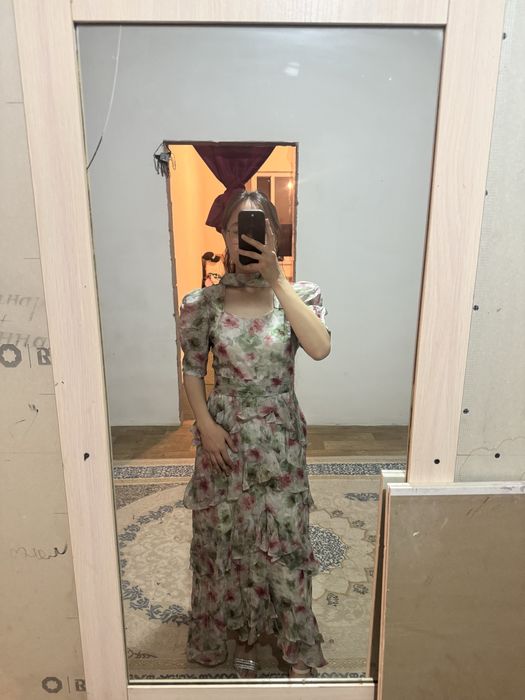 Нежный платье. . .