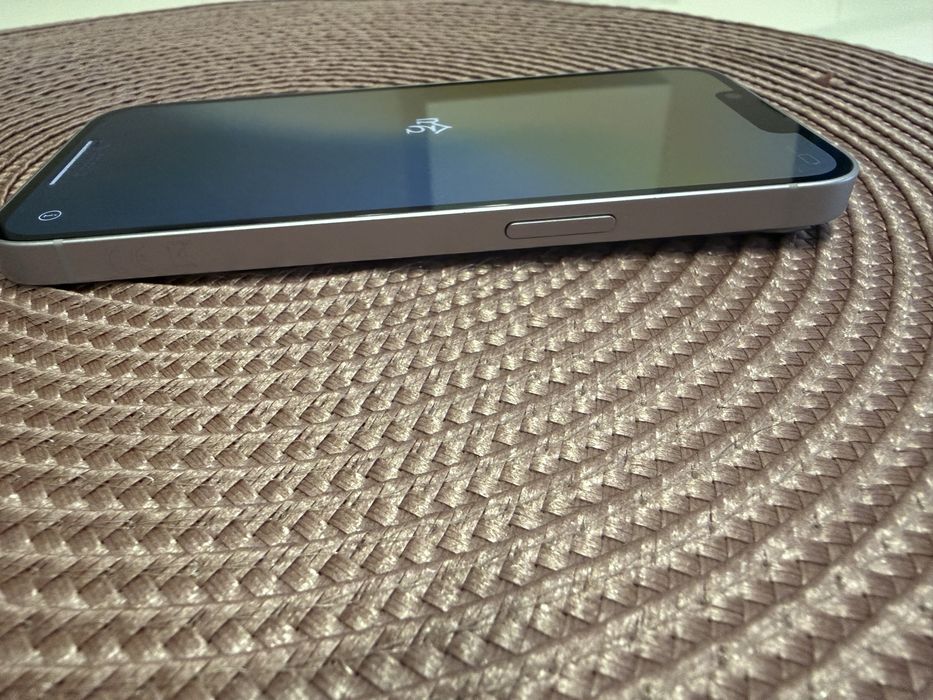 Продавам айфон 14 128GB 85% живот на батерията