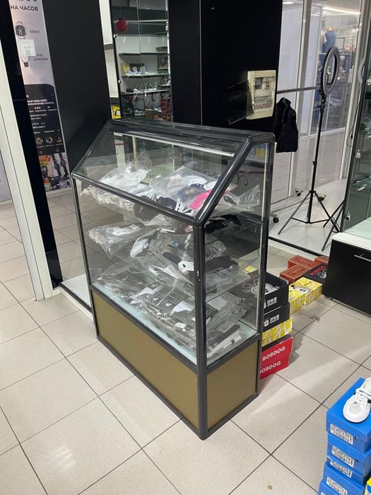 Срочно продам витрину
