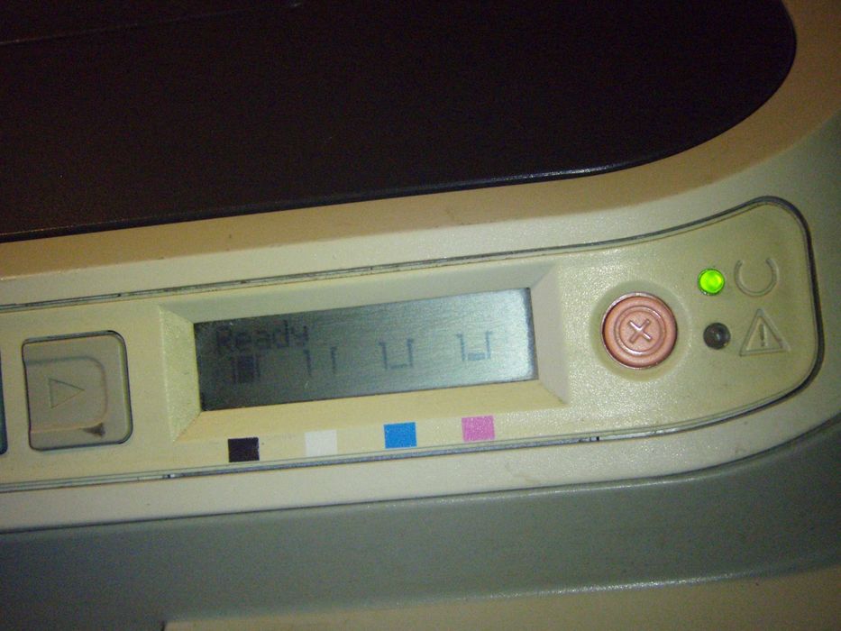 Imprimanta laser color cu placa de retea HP 2600n, murdareste foaia