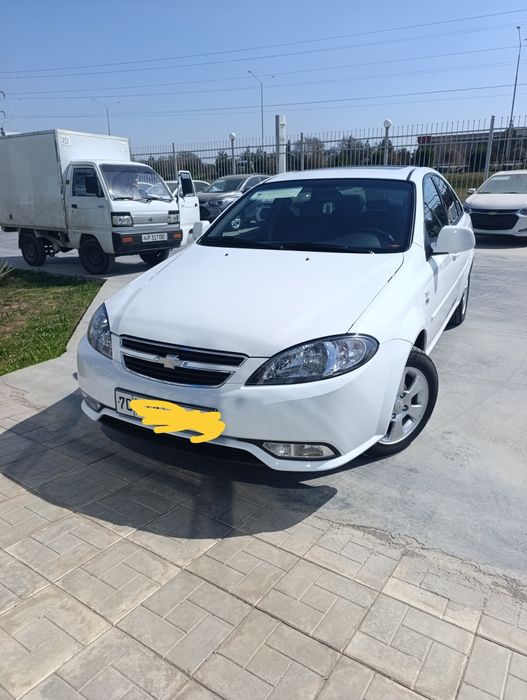 Jentra sotiladi bir qul minilgan moshin.