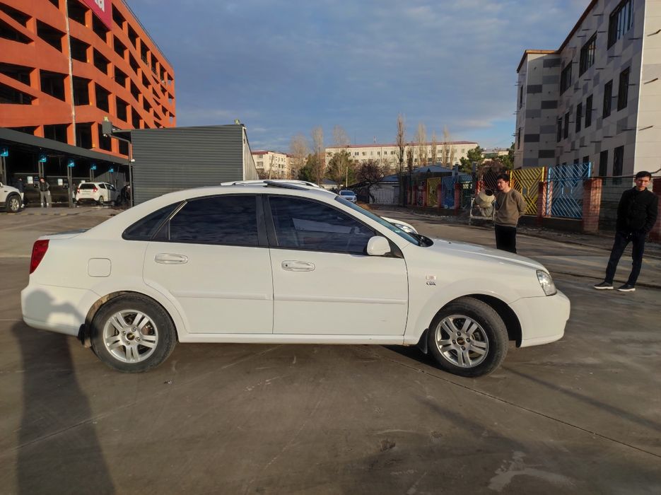 Lavetti 1.6 avtomat 3 pozitsya