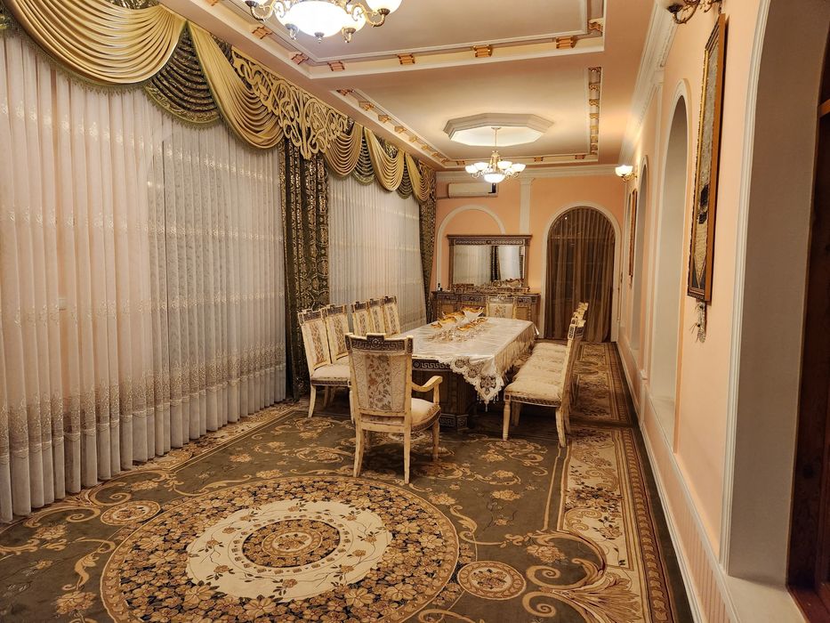 Продаётся дом истирохат 7 7 сотих 8 ком 4 санузел балшой кухня  6 ком