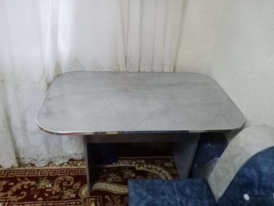 Кухонный стол новый