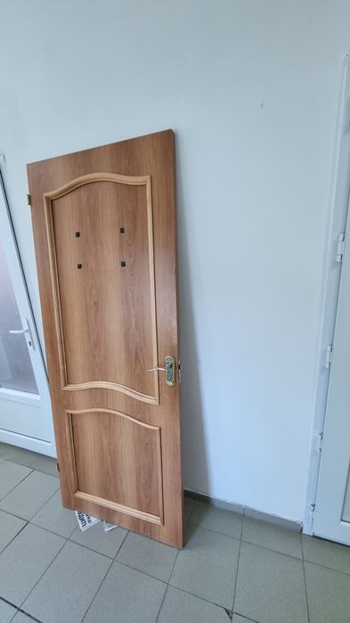 Продам меж комнатные двери