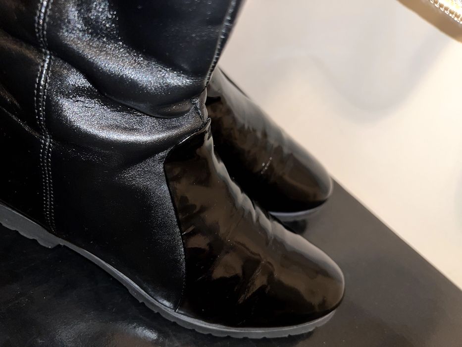 Cizme negre de piele