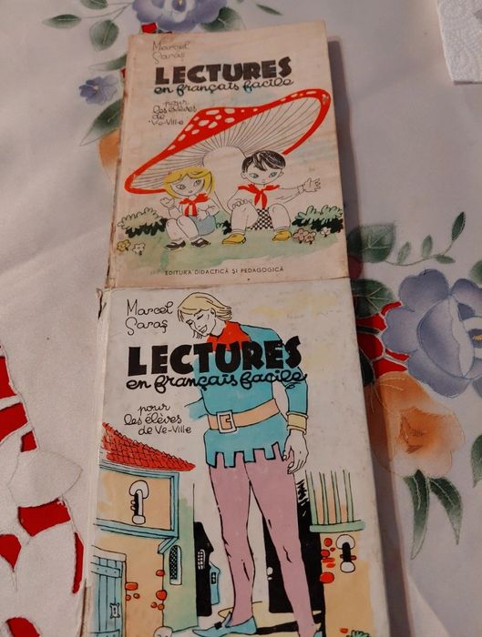 Cărți Vechi Franceză Lectures en français facile 1970 
​Vând se