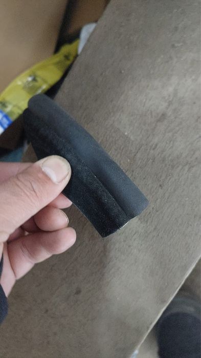 Уплотнитель двери BMW