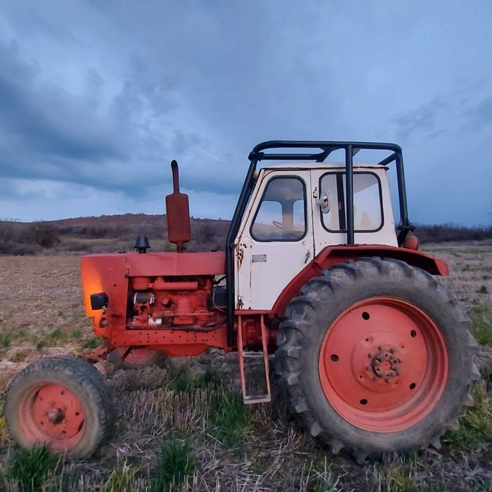 Продавам трактор ЮМЗ