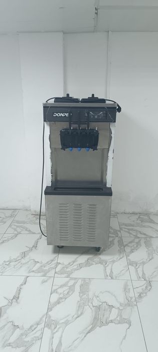 Продам морожный аппарат срочно.