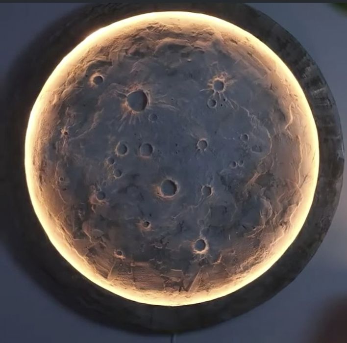 Декоративная Луна на стене