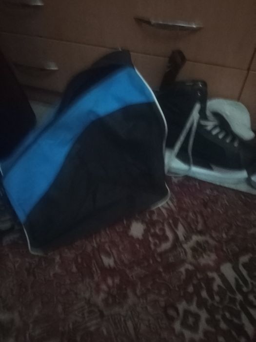 Продам хокеиные коньки