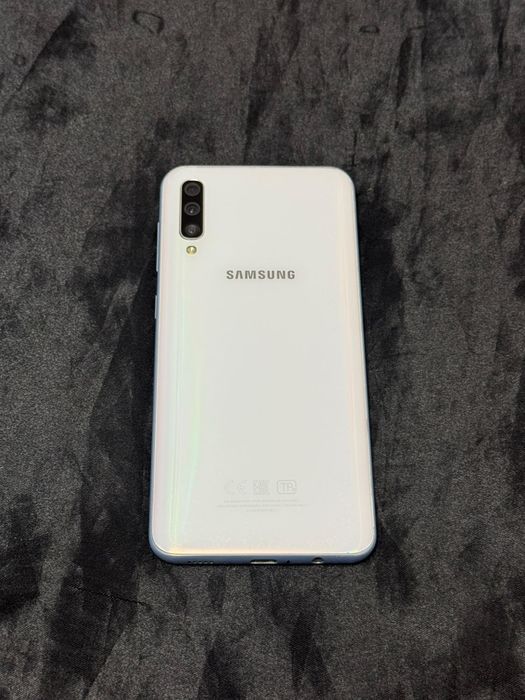Samsung a50 продам