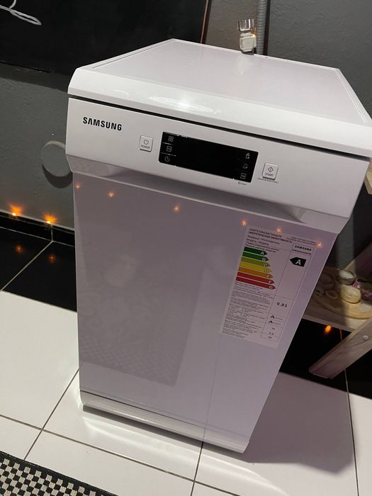 Посудомоечная машина марки Samsung
