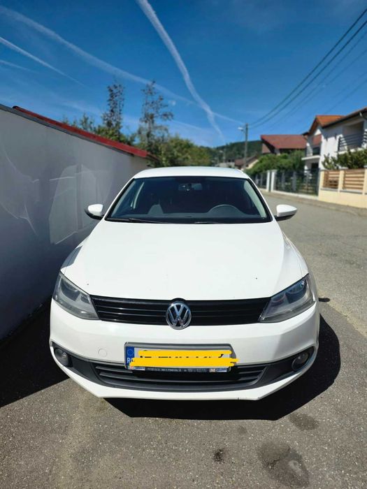 VÂNZARE RAPIDĂ Volkswagen Jetta, an 2013! • Stare foarte bună • Preț atractiv!