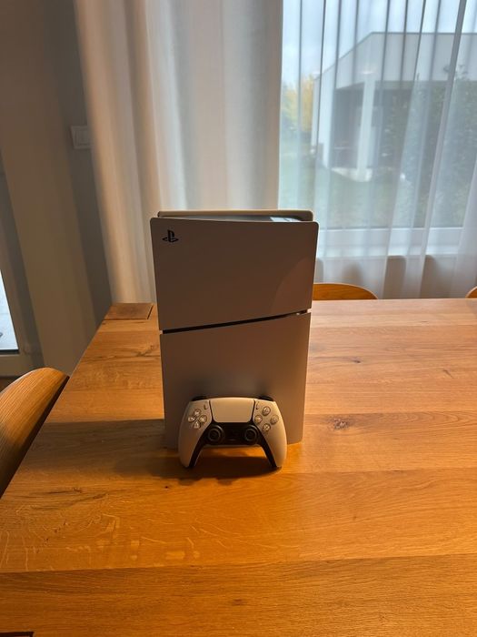 PlayStation 5 Digital Slim de vanzare-ca nou!