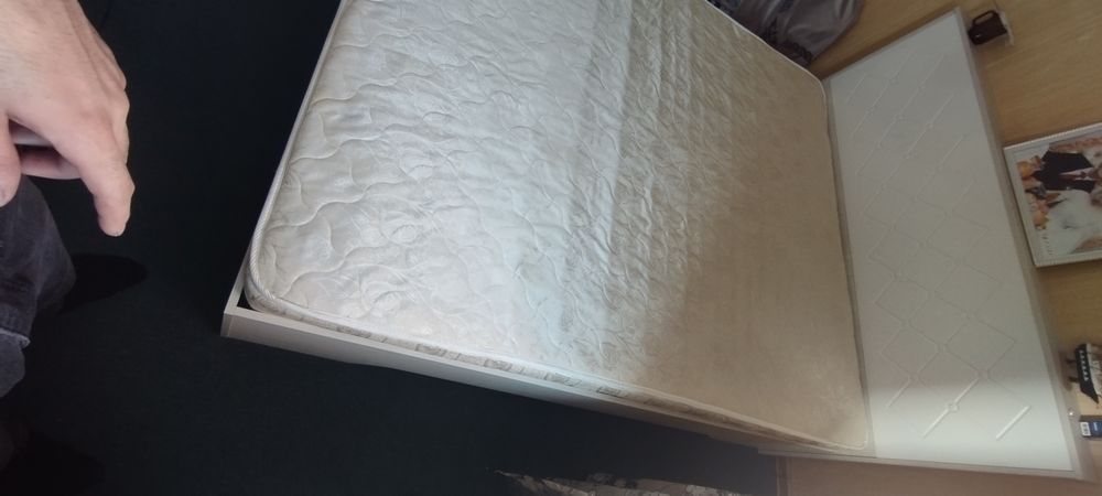 Продам кровать двухместный вместе с матрасом