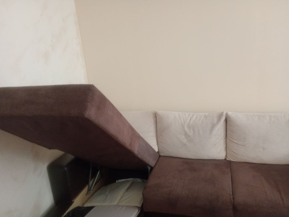 Продавам ъглов диван с функция сън и ракла