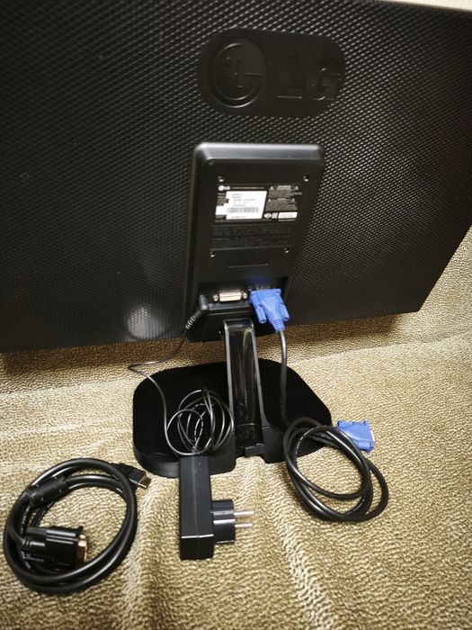 Монитор LG 23MP55