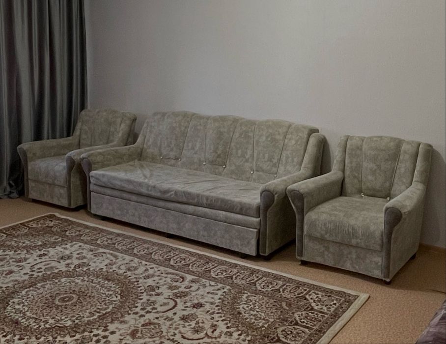 Продам диван с двумя креслами