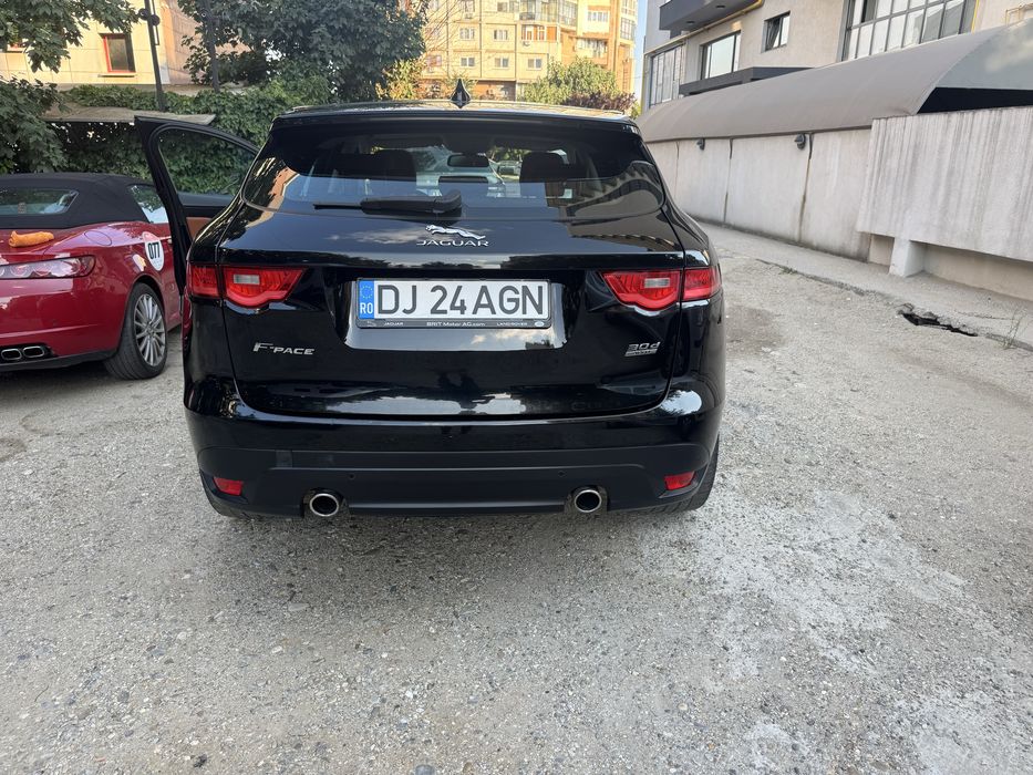 Vand jaguar f pace 3.0 2017 cu cutie defecta