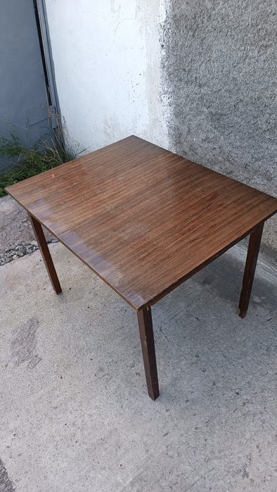 Письменный стол в хорошем состоянии