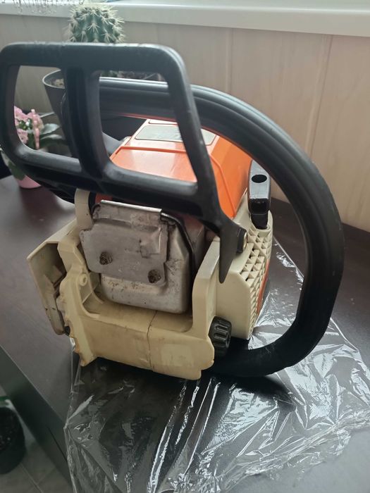 Бензинова резачка Щил 021